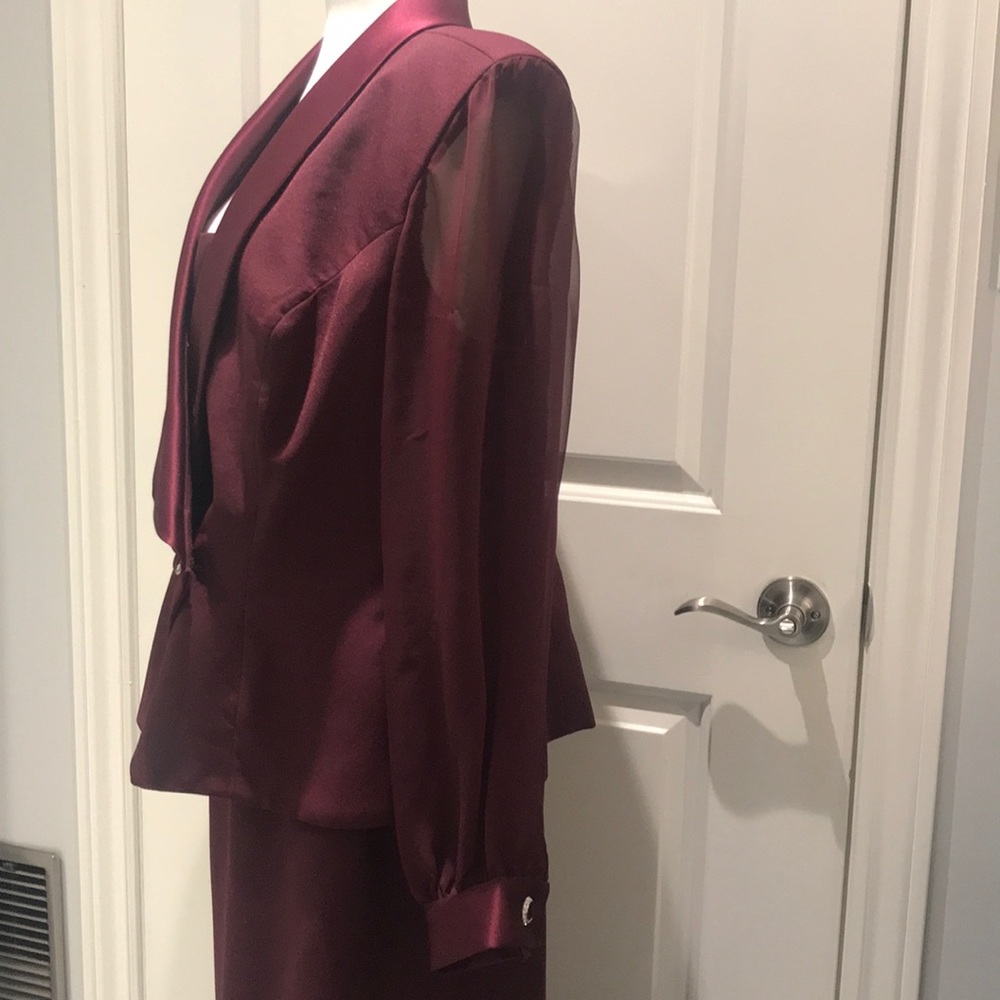 Les Robes Galleria Formal Jacket & Matching Skirt - Picture 10 of 16